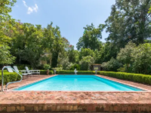 The Burn Bed and Breakfast Hotels in Natchez