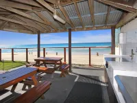 Spindrift on the Beach - Absolute Beachfront Hotels in Mermaid Beach