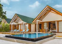 Furaveri Maldives - Pools