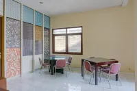 RedDoorz Near Jogja City Mall 4