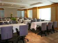 Holiday Inn Express & Suites Chicago-Deerfield/Lincolnshire Hotels in Wheeling