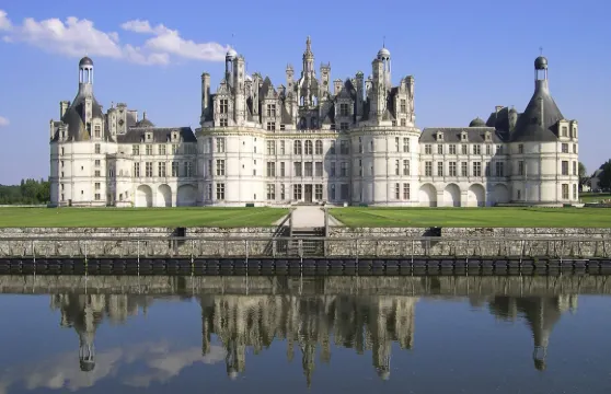 宜必思布盧瓦中心城堡酒店