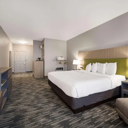 Country Inn & Suites by Radisson, Freeport, IL