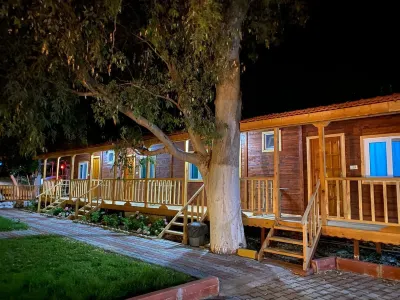 Akasya Pansiyon Hoteles cerca de Ramo Camp