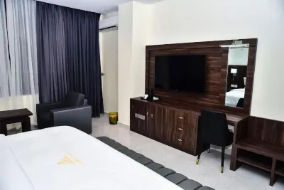 3pple M Continental Hotel & Suites