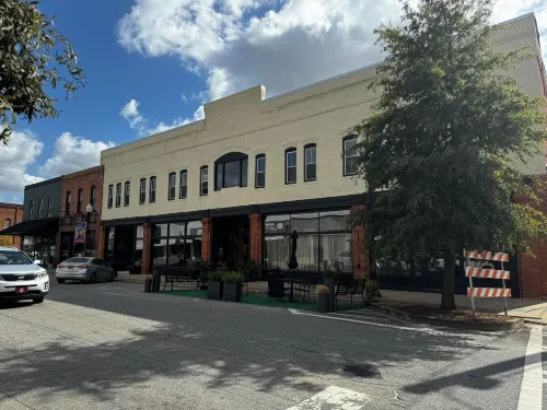 The Osceola Hotel and Event Center Отели в г. Семинол