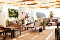 Ocean Nomads Hostel - Hostels