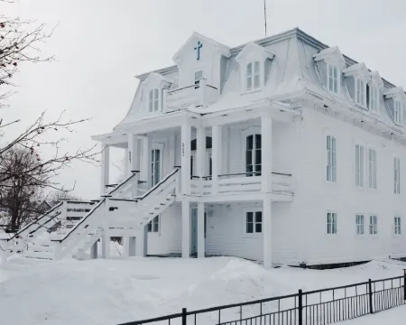 Lofts du Presbytère فنادق في ماتان