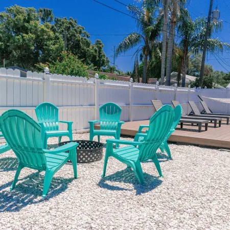 Four Bed Home with Pool Game Room Bar Near Beach