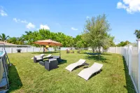 Spacious 4Br w Pool BBQ Grill Theatre Room