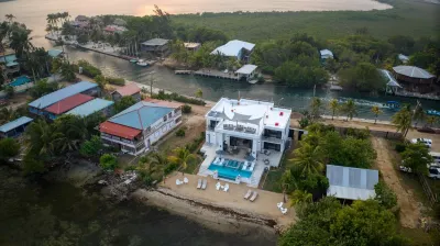 Sand Castle Vista - Spacious 4-Bed Villa in Placencia Village w Pool Hotels in 