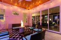 Private Mini Golf and Covered Fireplace Lounge - Bungalow
