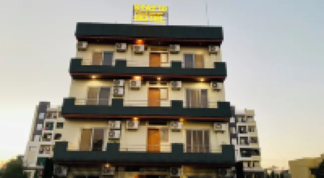 Stay 10 Parallel Apartment Hotel