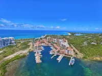 2-Bed Designer Apartment Sleeps 4 Resort Pool - Sea View