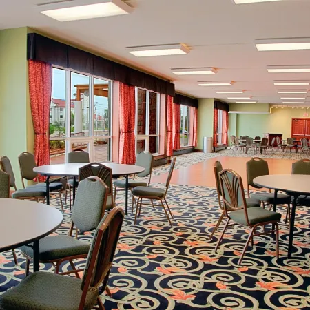 Best Western Plus Sandusky Hotel  Suites