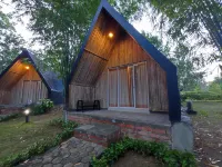 D'Bamboo KAMP Desa Wisata Ekang Hotels near Masjid Al-hidayah Desa Lancang Kuning Dusun Jago