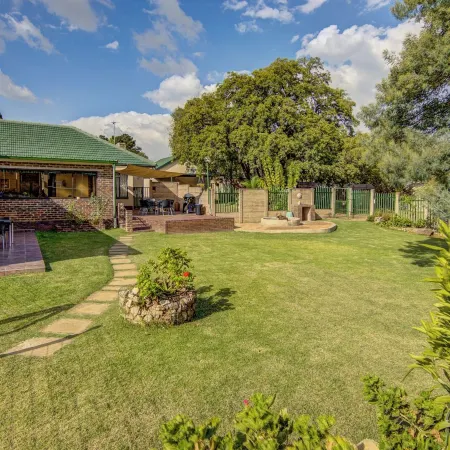 Edenvale Guest House Отели в г. Иденвейл
