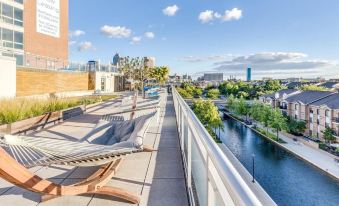 Canal Walk Downtown Apartments by Barsala