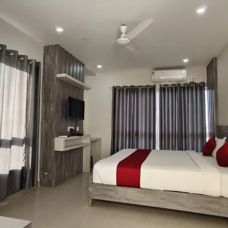 Hotel IVY Grand By GRB