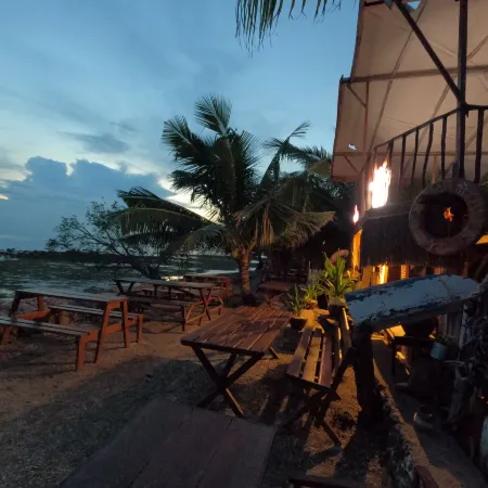 Maryan Moyo Bungalows & Resto