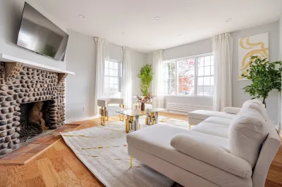 Prime Luxury with Balcony Wood Fireplace Hotel di Tuckahoe