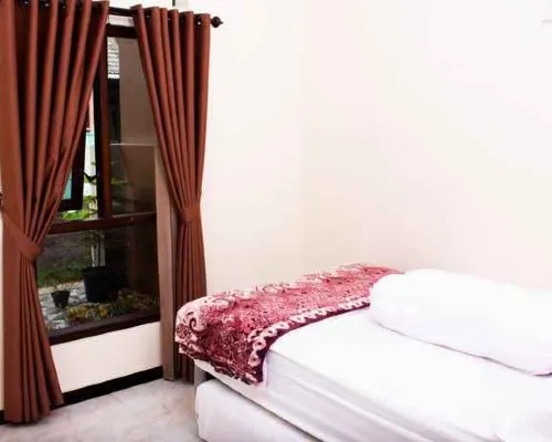 Homestay Villa Ijen - Four Bedroom Hotels in Giri