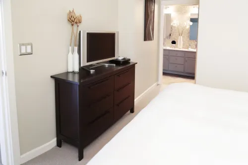Luxury 2BR Condo in ONLY Waterfront Location Downtown-Steps to Pike Place Market
