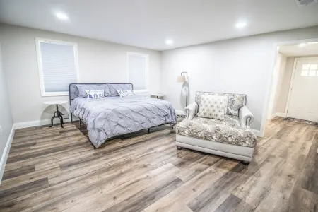 TWIN PINES - 6 Bedroom - 3 Bath - Houses