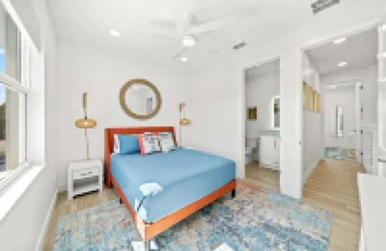 Launch Pad 5/4.5 with En Suites- Beach access