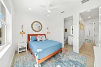Launch Pad 5/4.5 with En Suites- Beach access