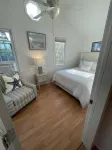 Peaceful Cottage in the Heart of Osterville Village Walk to Shops & Restaurants