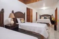 Gateway to Paradise Hotel a Cañas