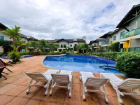 Casa em Condomínio Fechado Com Sauna e Piscina