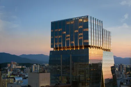 The Ritz-Carlton, Fukuoka Отели рядом с достопримечательностью «BOSS E · ZO FUKUOKA»
