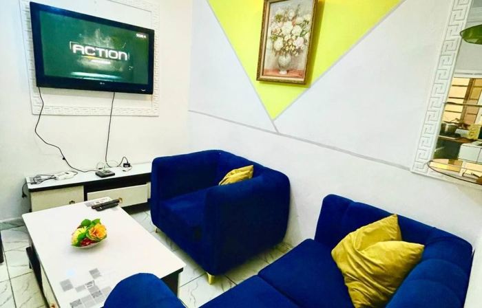 1 Bed Studio Sleeps 2 - Wifi Balcony Parking