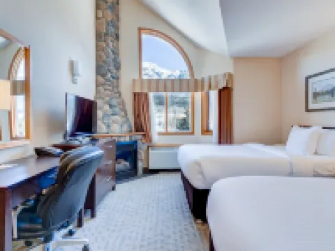 Chateau Canmore Hotels in Canmore