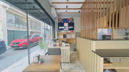 La Mer Old City Hotel Отели рядом с достопримечательностью «Литературный музей-библиотека Ахмеда Хамди Танпынара»