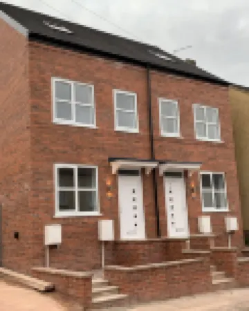 3 Bedroom New House with Wi-Fi Sleep 5 by Home Away from Home