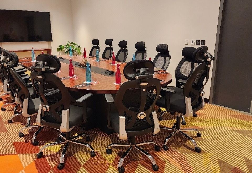 진저 뭄바이 공항의 현대적인 객실 내부