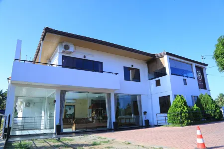 PJ Hotels Jaffna Отели в г. Джафна