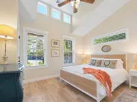 Cozy Cottage within walking distance to all that Historic Flat Rock has to offer Hotéis em Flat Rock
