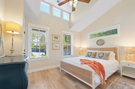 Cozy Cottage within walking distance to all that Historic Flat Rock has to offer