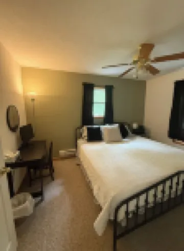 Cozy Cabin in Lake Harmony, 3Bedroom+Loft w Deck, Firepit & WiFi! Dog Friendly!