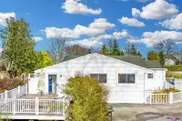 2 BEDROOMS, 3BEDS 1.5 BATH! OCEAN ROAD ! Sleeps 6 1 mile to beach, dining &shops