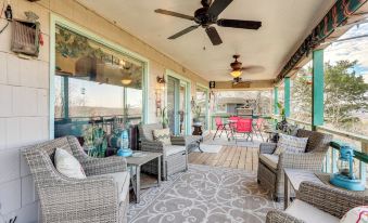 'the Treehouse' in Cherokee Village: Deck & Views