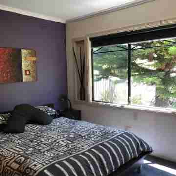 Entrance to the Lakes Getaway Rooms