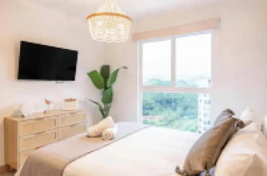 Stylish Apt w/ Mountain Views & Luxury Amenities