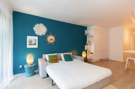 Studio in a green setting Отели рядом с достопримечательностью «Port Vauban»