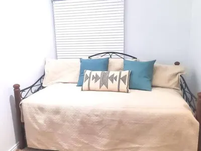 Spacious 2-level Poolside Penthouse 2b + loft| Pools | Clubhouse |Pickleball|Gym