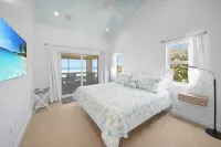 Coral Loft 4BR + 1 BR Oceanfront Villa w/ Private Pool & Beach in Grand Cayman